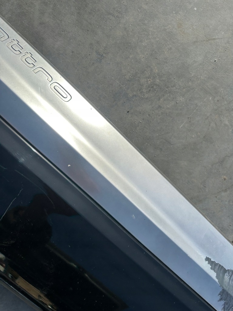 Молдинг дверь правый задний  audi q7 4m0853060e в Украине