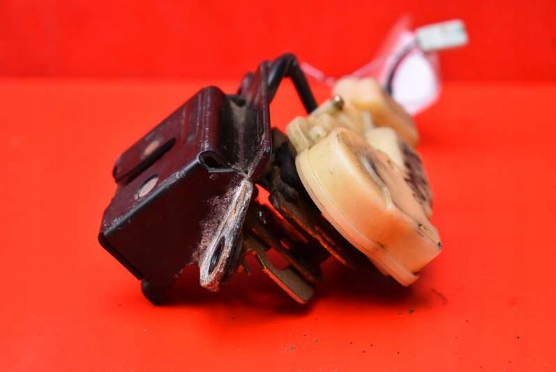 фото №4, Замок кришки задня багажника mazda premacy 1 i cp 99-01