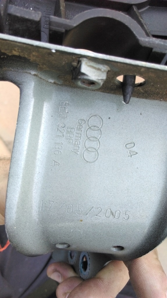 фото №9, Audi a4 b7 направляющая кронштейн бампера крыла 8e0