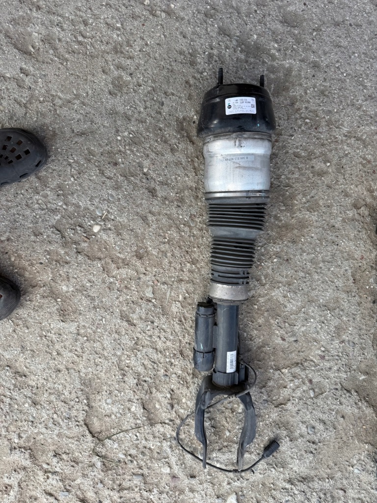 фото №2, Mercedes w166 x166 ml gle gl gls амортизатор перед airmatic a1663200200