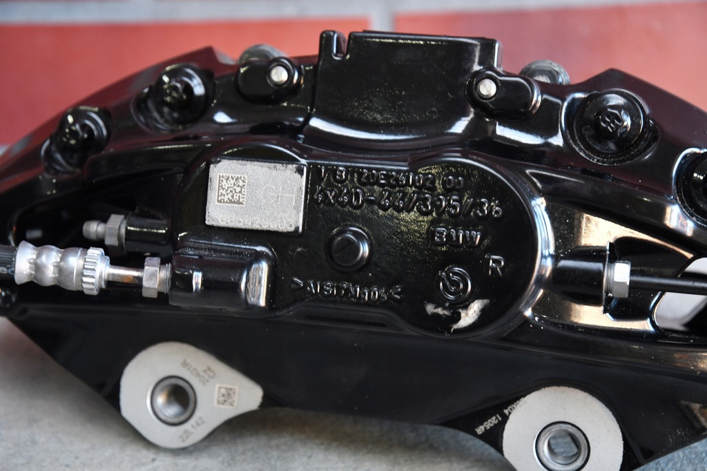 фото №11, Тормоза тормозные диски суппорт bmw 7 g70 i7 g70 m-pakiet 395x36 чёрные 41km