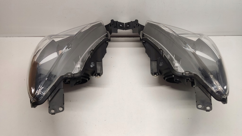 фото №11, Mazda 2 фара лівий правий лампа
