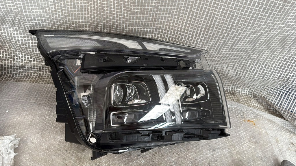 фото №1, Hyundai santa fe 2021- лампа права передня перед 92102-s1600