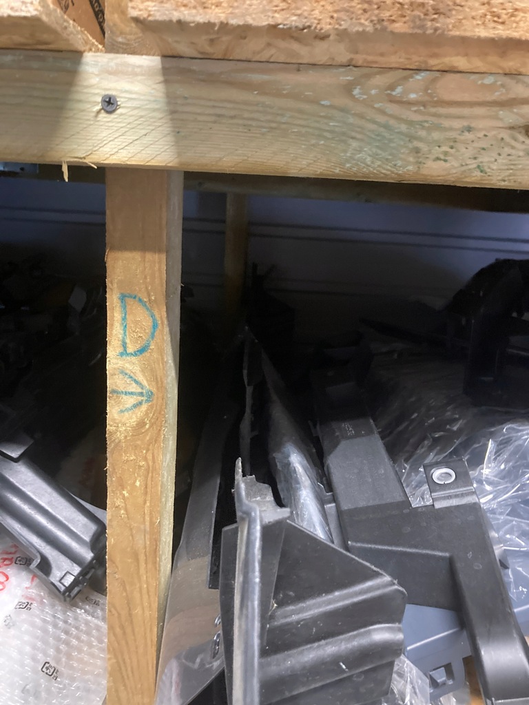 фото №9, Напрямна бампера правий перед vw caddy 2k5 orygi.