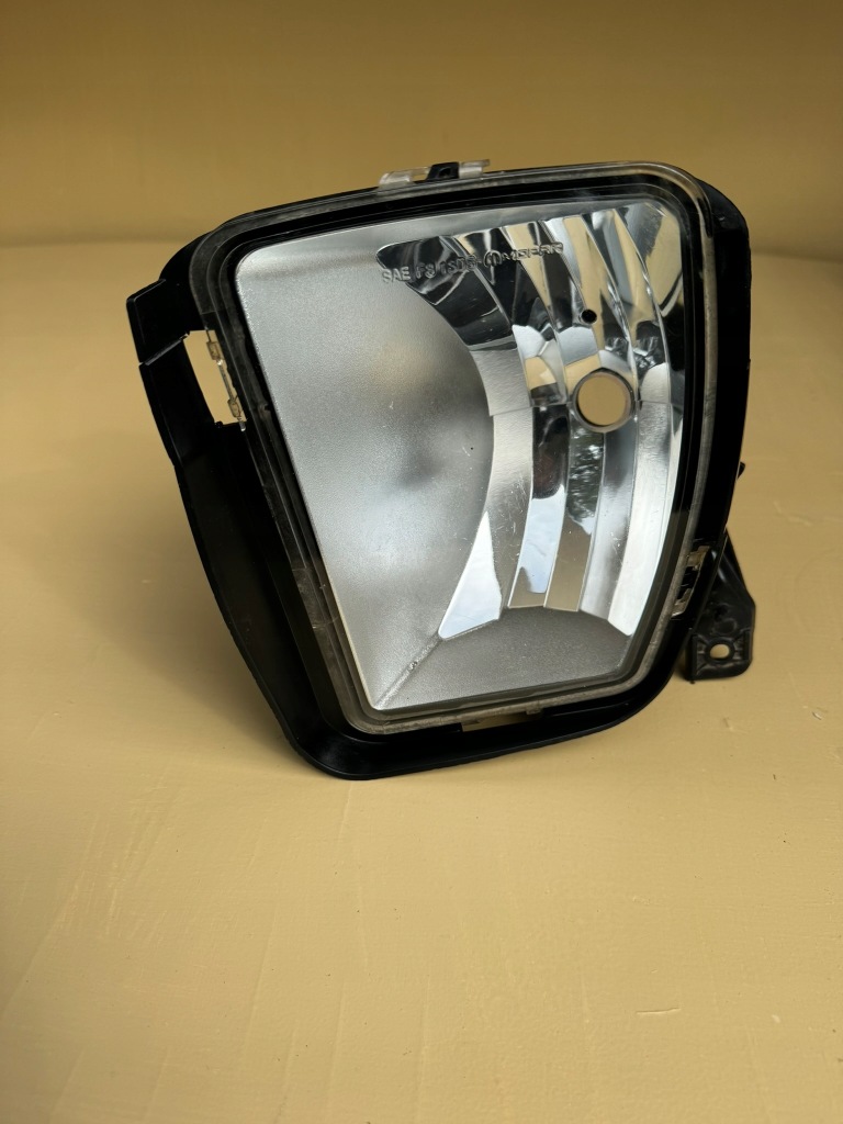 фото №1, Dodge ram 1500 лампа противотуманная фара левый перед левая передняя 68104821af