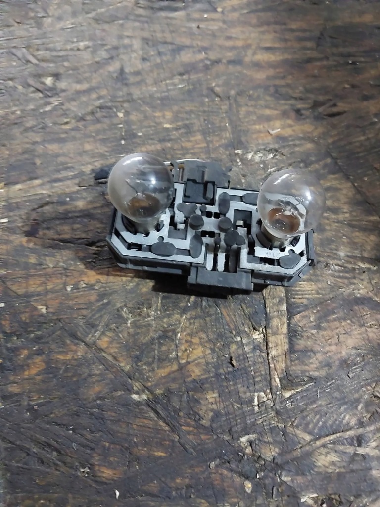 Вкладиш лампи правої правий задній vw passat b4 універсал 3a5945259 Недорого