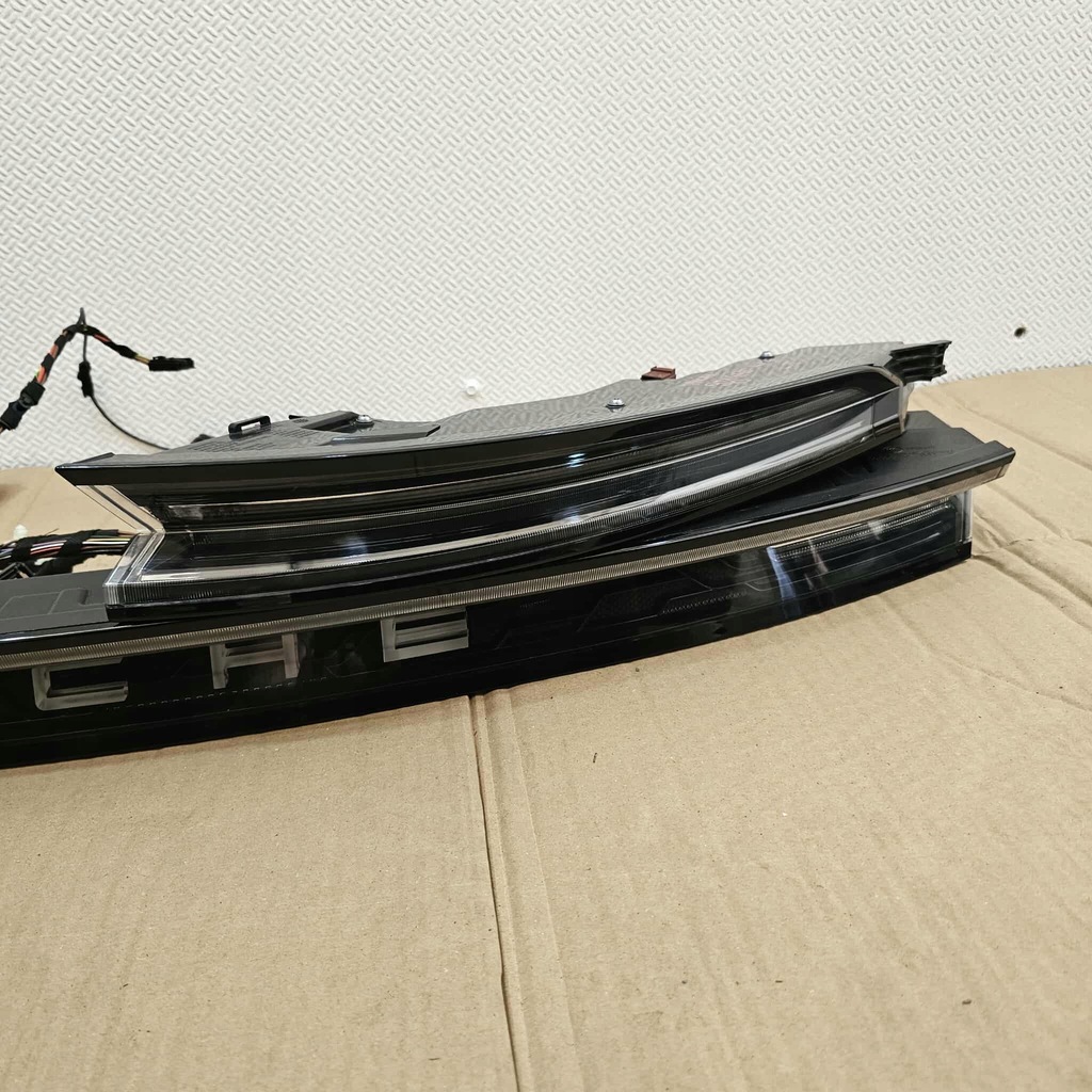 фото №10, Porsche taycan 9j1 лампа led накладка задняя задняя левая правая eu