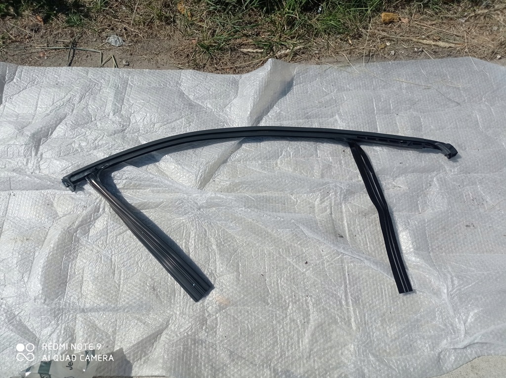 фото №1, Giulietta молдинг прокладка стекло дверь левый перед