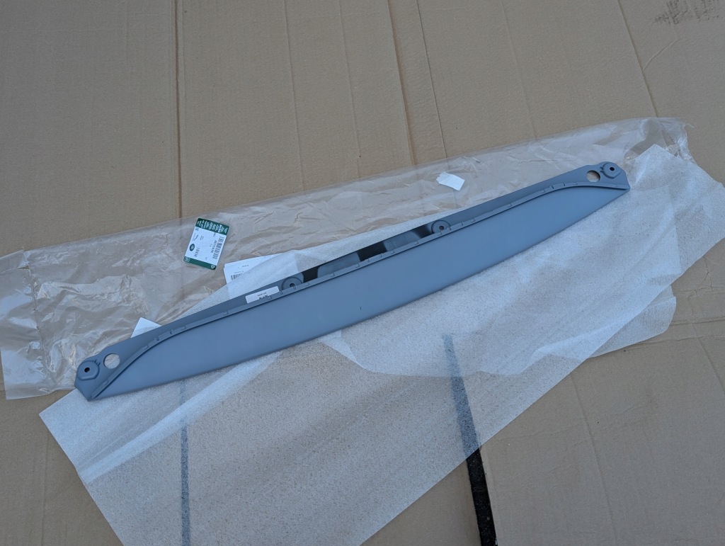 фото №1, Дифузор накладка спойлер бампера задня jaguar e-pace r- dynamic