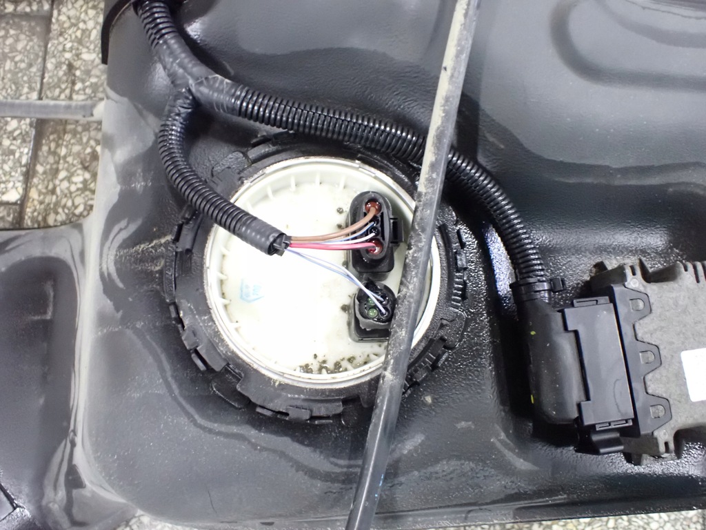 фото №6, Бак топлива с модуль насоса audi a8 s8 d3 5.2 4e0201021bc 4e0906093b