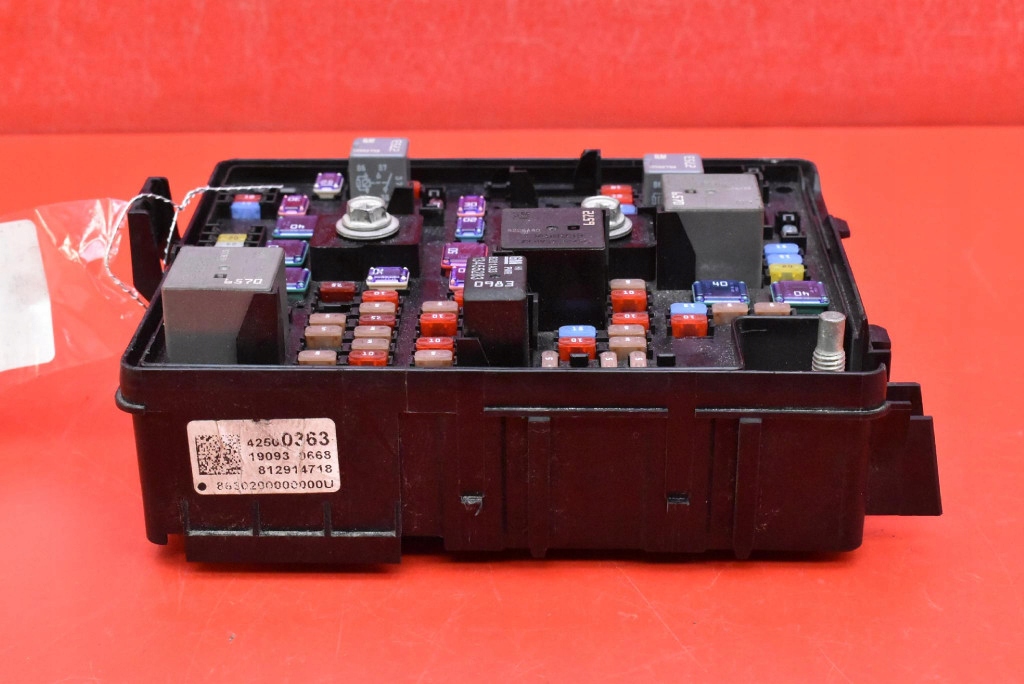 Коробка запобіжників 42500363 opel ampera-e 60 kwh 204 km 17-20 Недорого