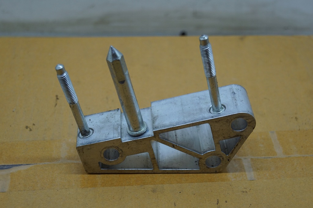 фото №1, Кронштейн кронштейн панелі audi r8 420 424857022