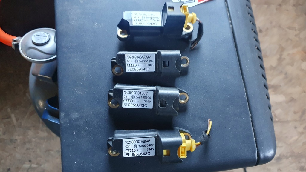 фото №1, Audi a3 8l 96-03 - датчик подушек 8l0959643c