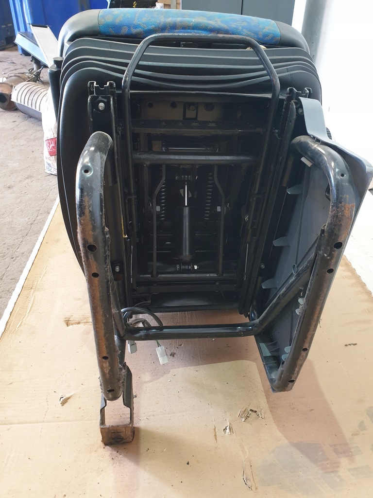 фото №9, Сиденье водителя левый перед пневматический iveco daily iv 06-