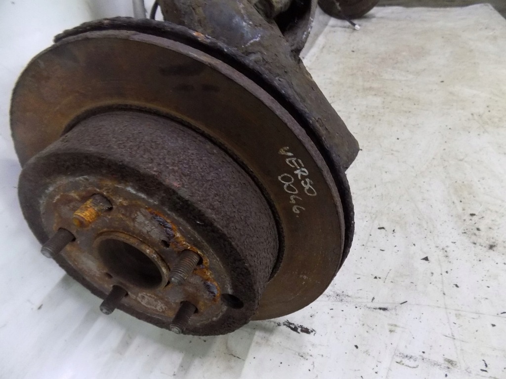 фото №7, Toyota corolla verso ii 2.2 d4d балка os задня задня