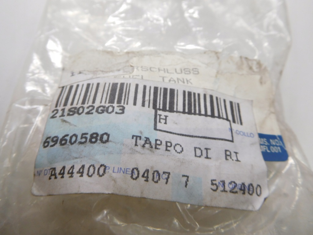 Кришка заливної пального ford escort fiesta оригінальний номер 6960580 Зі Шроту