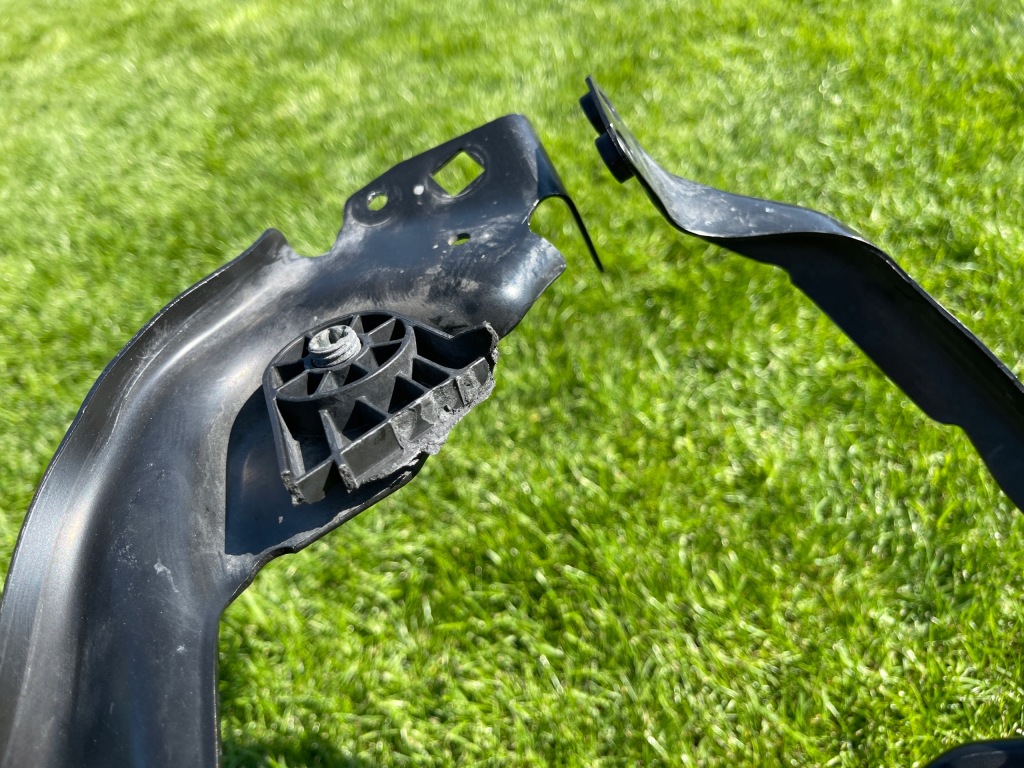 Mercedes c-klasa w204 pas передній панель фари кронштейн лівий a204626044 Оригінал