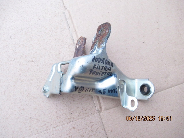 фото №1, Toyota yaris iii 1.5 основание фильтра воздуха