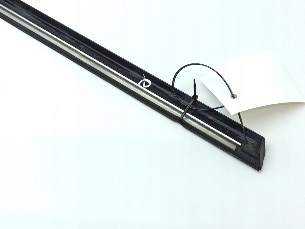 фото №7, Молдинг стекло coupe правая сторона mercedes-benz clk a209 c209