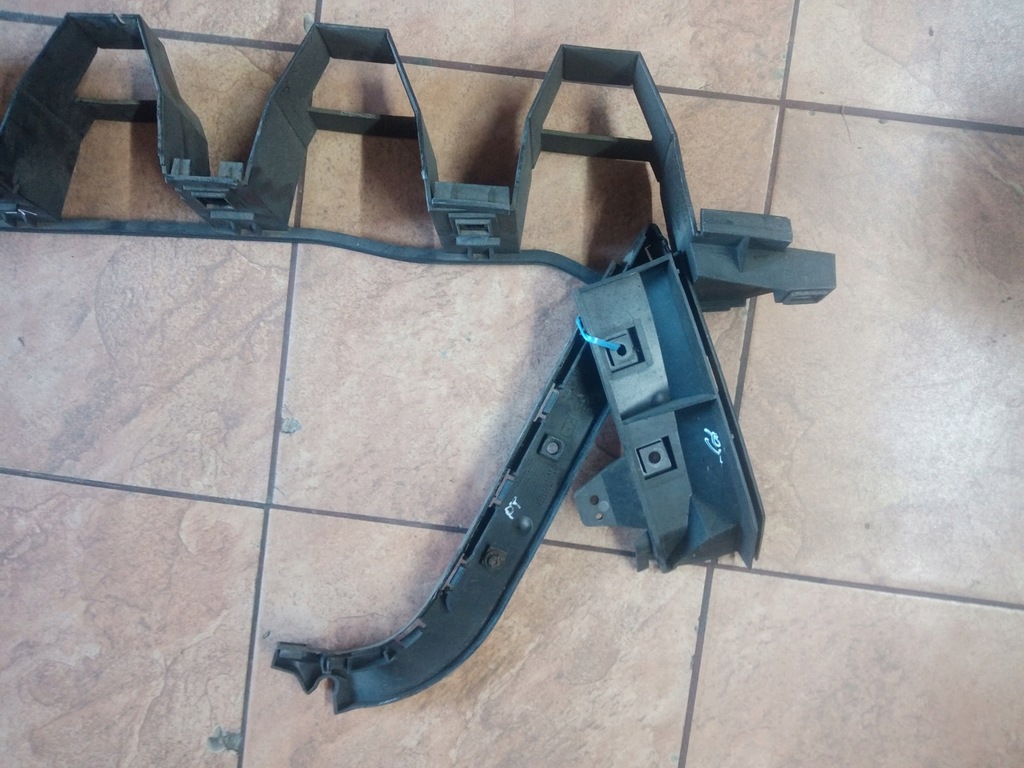 фото №8, Volvo v50 направляющая бампера комплект #