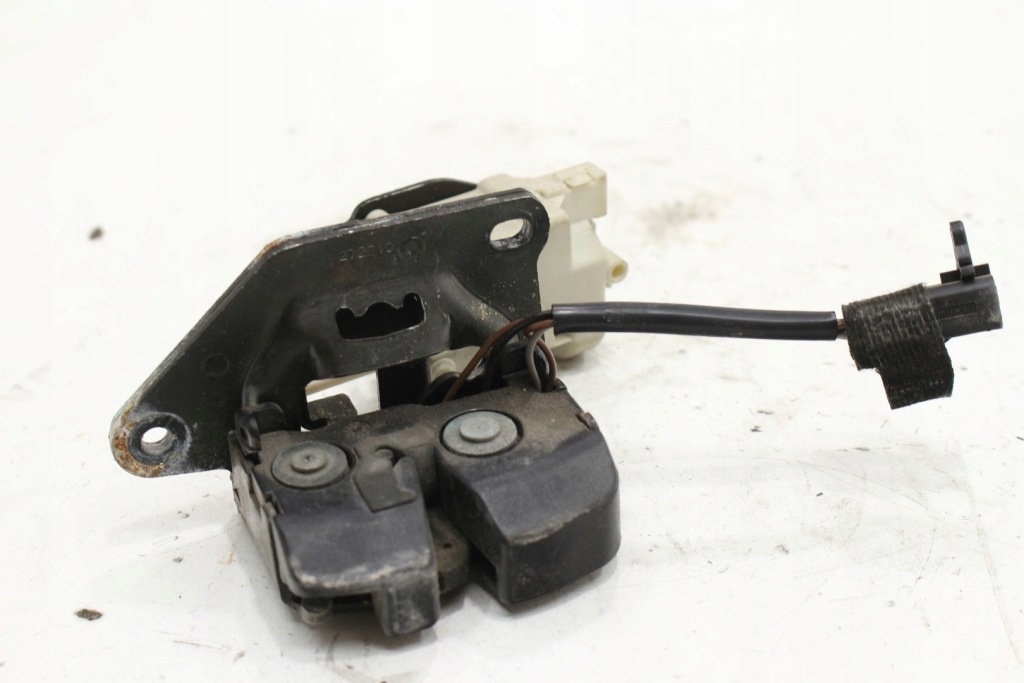 Замок крышки задний  alfa romeo 147 с Разборки