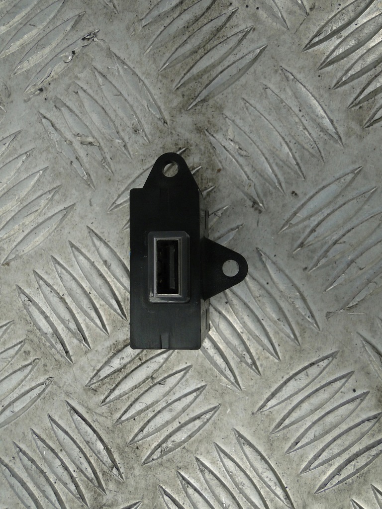 фото №2, Разъём port usb alfa romeo stelvio