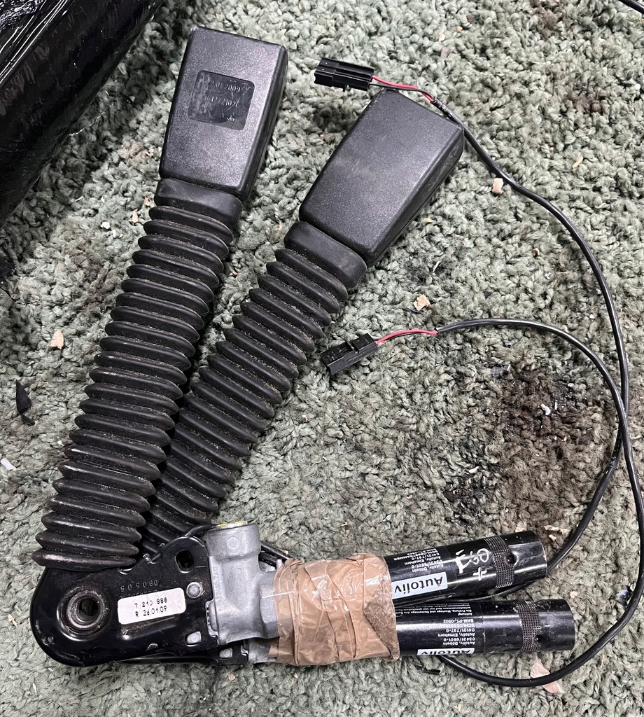 фото №1, Bmw e60 натягувач поперечина патрон лівий перед