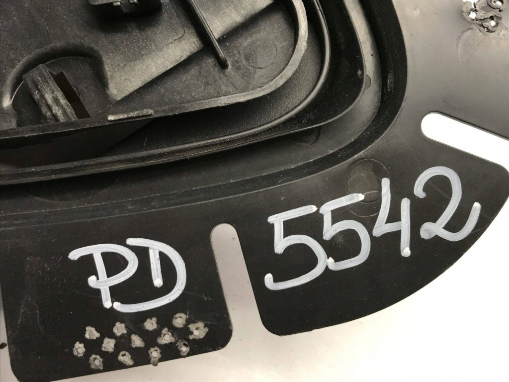 Купить Крышка разъём зарядки mercedes-benz v class w447 a4476375400