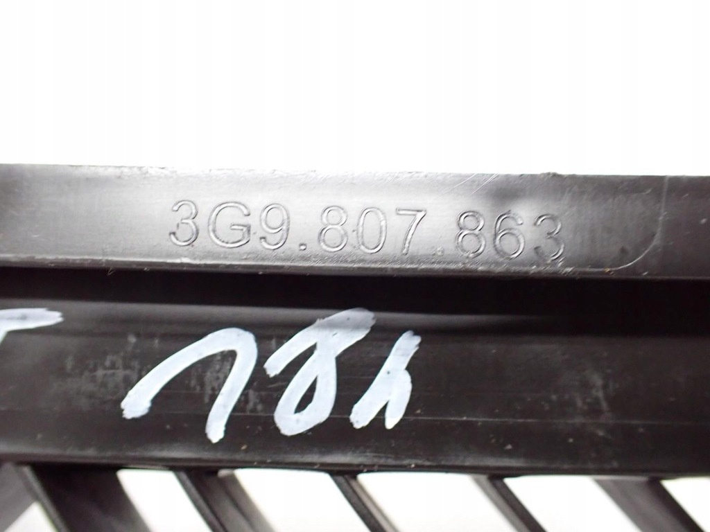 фото №10, Напрямна кронштейн бампера задня оригінал 3g9807863 vw passat b8 kombi 18r