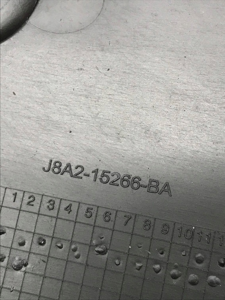 фото №7, Напрямна кронштейн протитуманної фари праве range rover velar j8a2-15266-ba