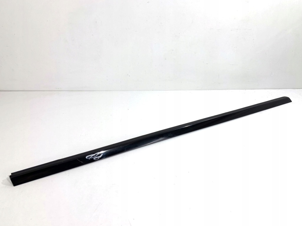 Купити Молдинг ущільнювач перед правий mercedes w176