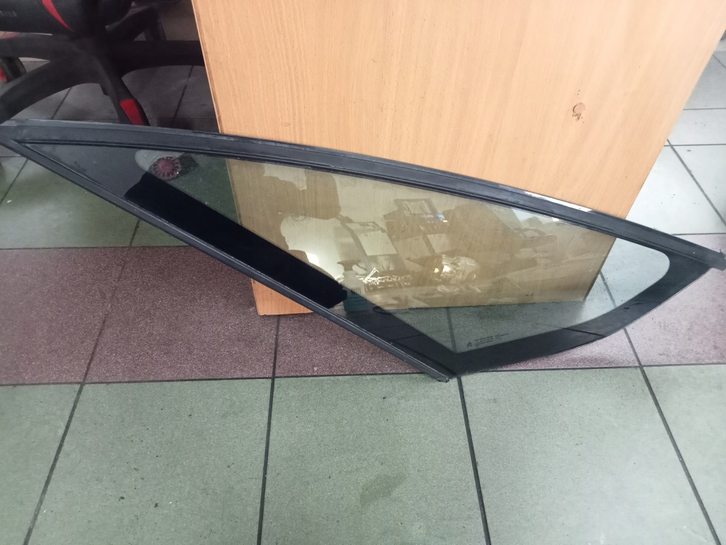 фото №1, Citroen c4 ii grand picasso 13r- стекло правый перед треугольник 15r