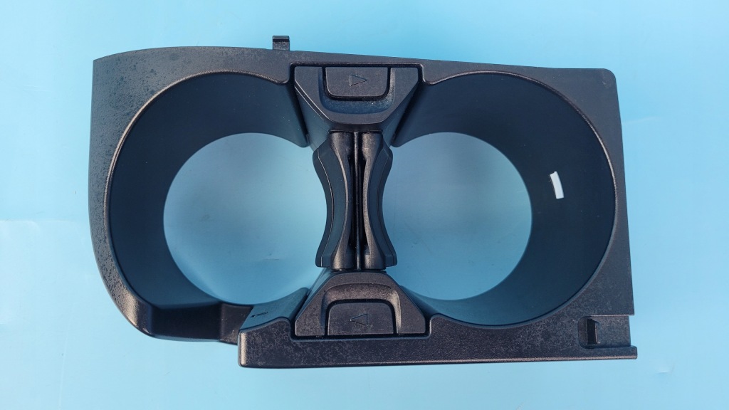 Mercedes w206 22r кронштейн на напої cup тримач a2068104000 Оригінал