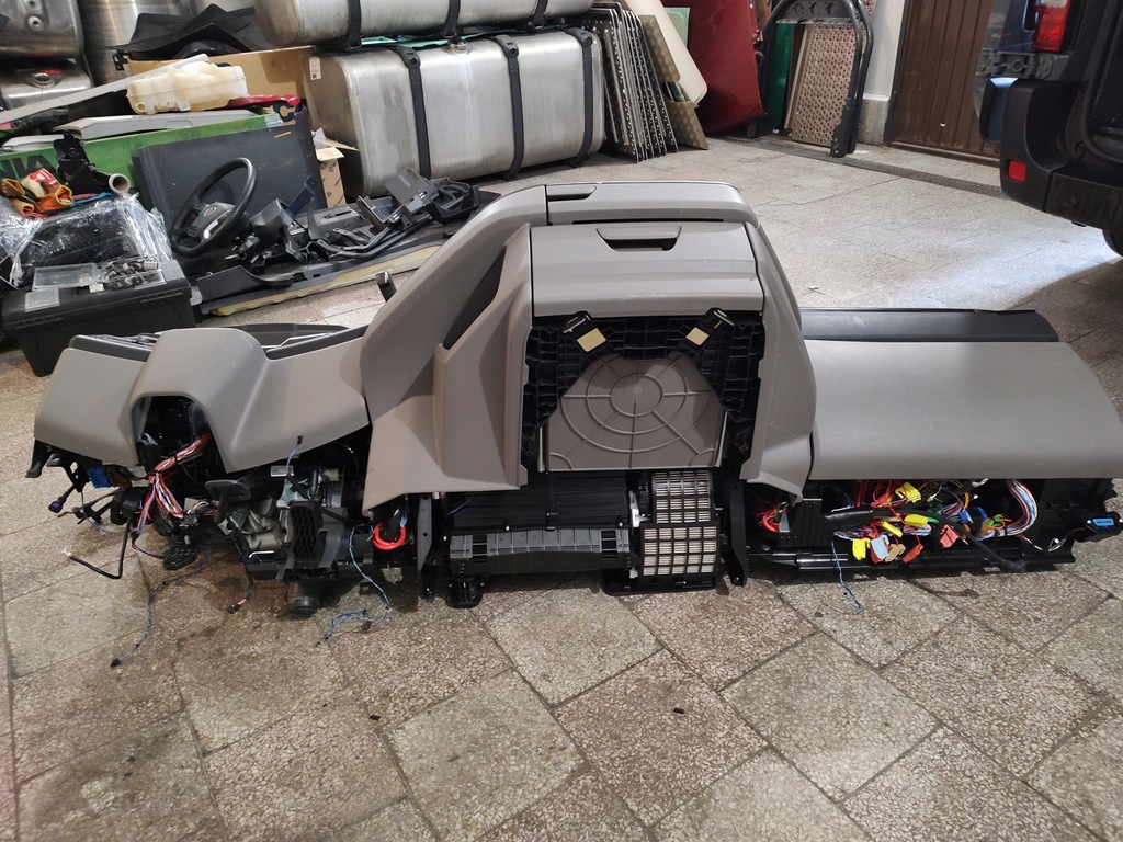 фото №11, Консоль панель приладів приладова scania r s новий model