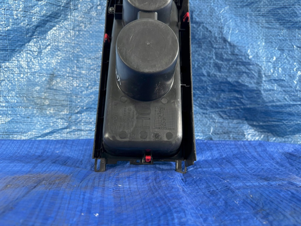 Кронштейн   на напої  toyota yaris iv 1.5 hybrid 58805-0d350 Київ