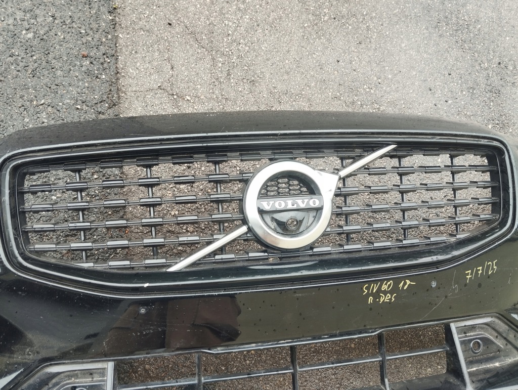 Volvo s60 v60 18- бампер перед передний r-design решётка средняя решётка в Украине