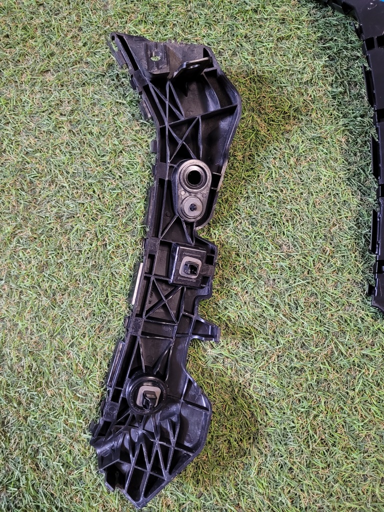 фото №6, Mazda оригинальный номер db5j502j1 направляющая кронштейн бампера