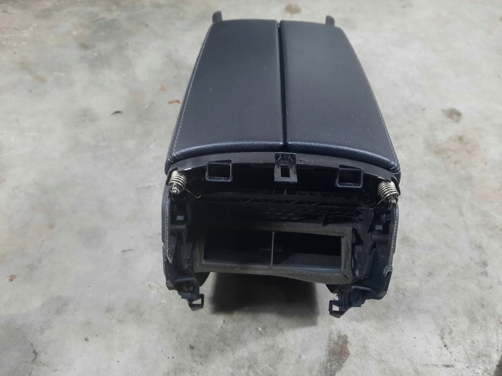 фото №15, Сиденья заднее сиденье кожа туннель mercedes c w205 sedan