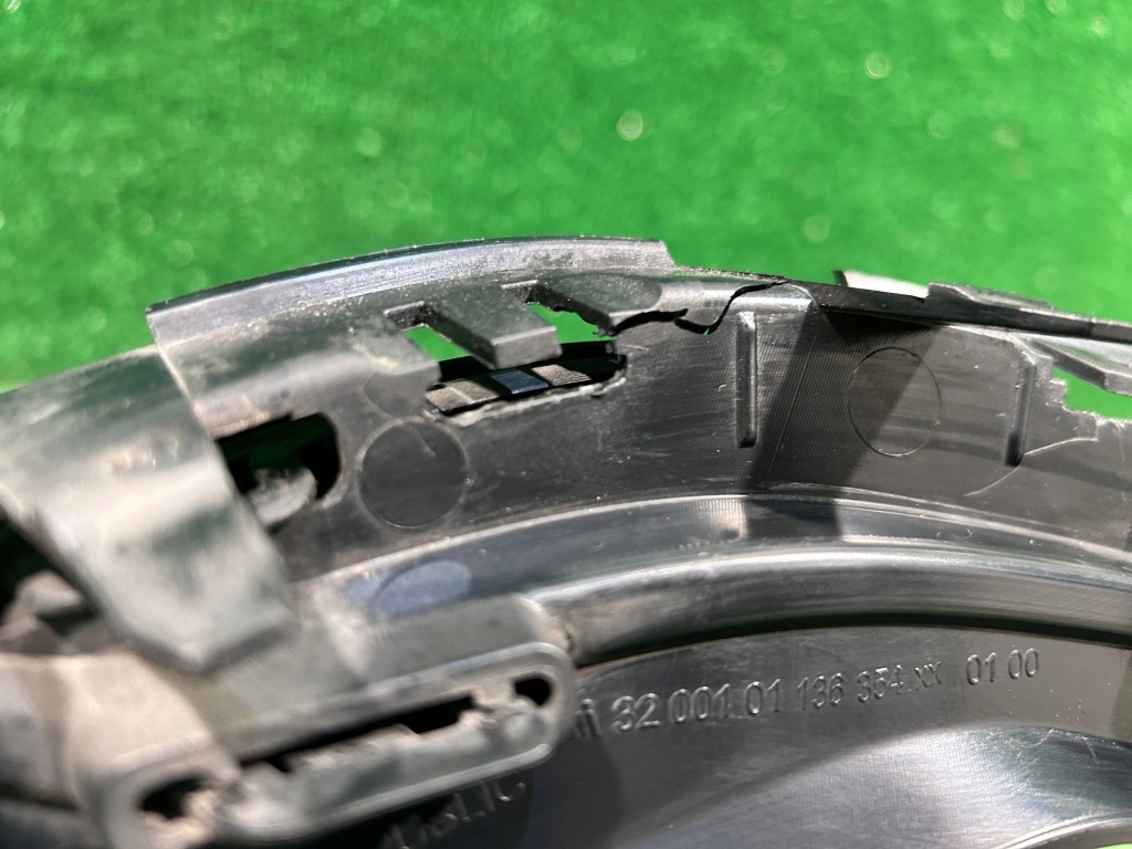 Bmw 1 f40 решітка бампера права перед передня 7459718 Ціна