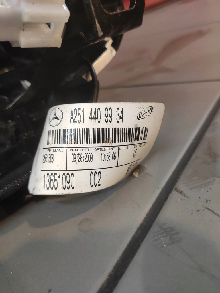 фото №12, Mercedes r-klasa w251 туннель средний подлокотник кожа подстаканник kpl