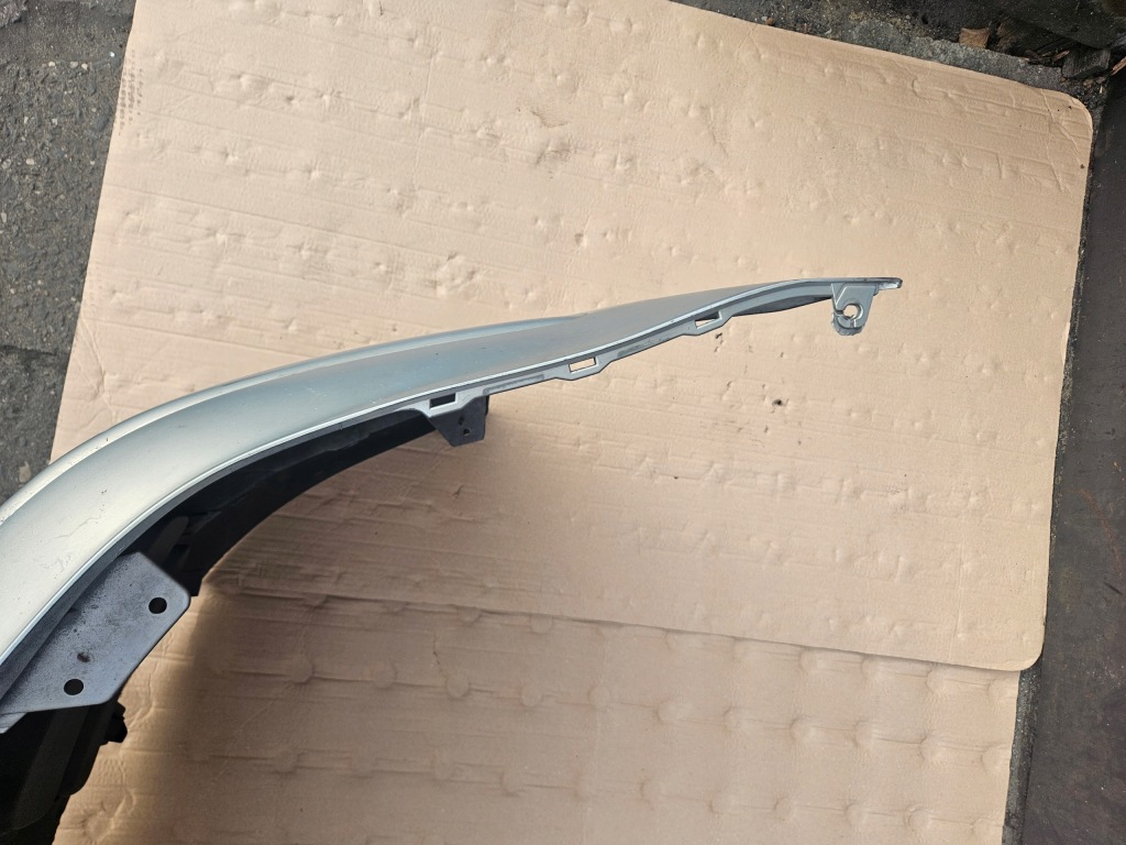 фото №6, Toyota avensis t25 03-06 бампер перед 6t1