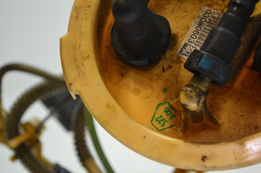 Bmw e87 e90 2.0d датчик уровня топлива 6763888 с Разборки