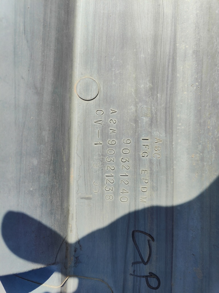 Opel corsa b бампер передний 90321240 Доставка