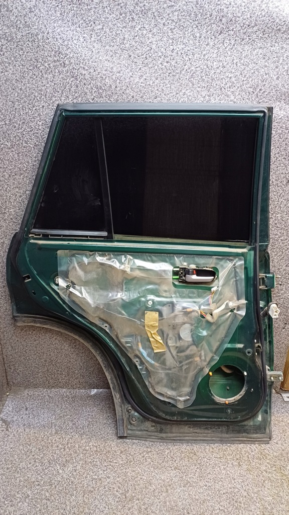 фото №8, Suzuki grand vitara 2 ii дверь левый задняя левая задние молдинг стекло z2t c07