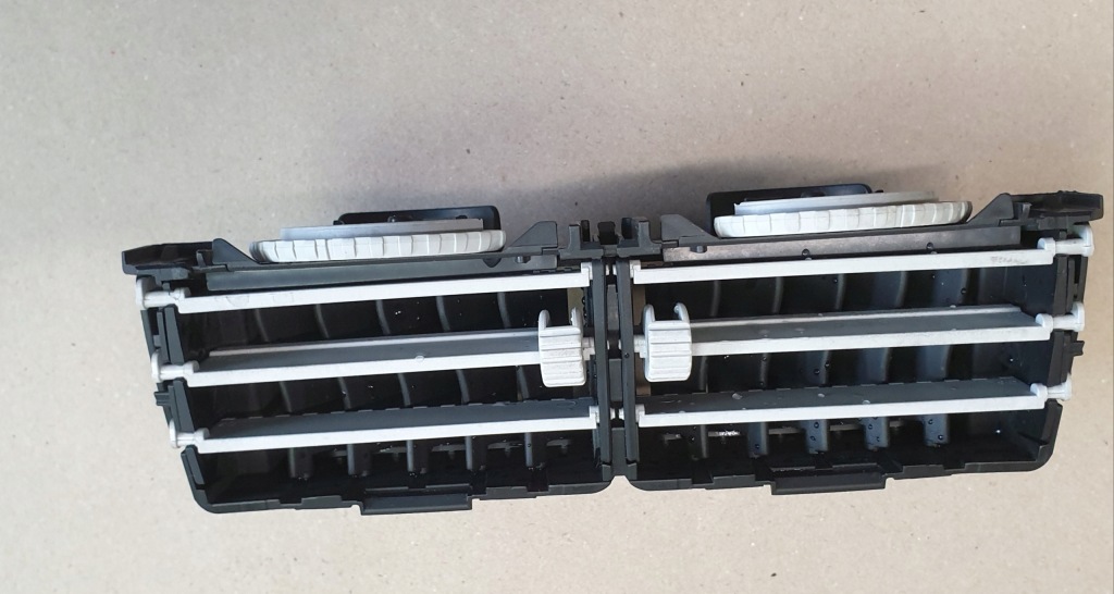 фото №10, Решётка обдув toyota yaris ii 5d оригинальный номер eu