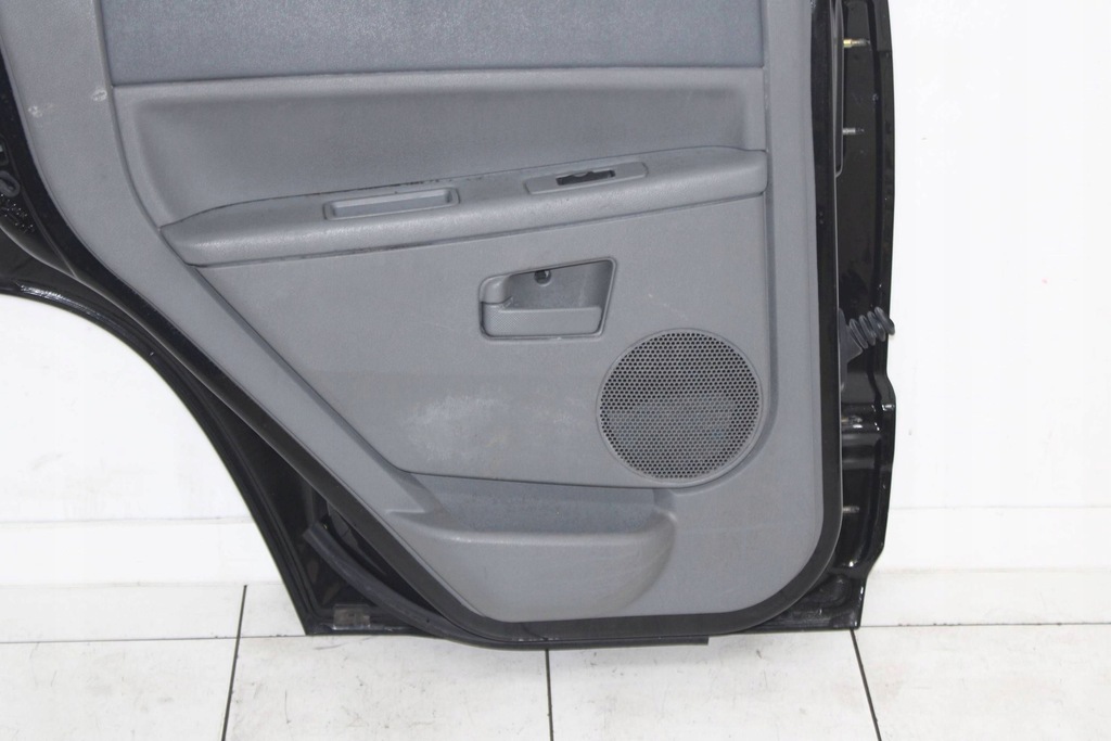 фото №10, Jeep cherokee wk 04r- дверь левая задние левый задняя