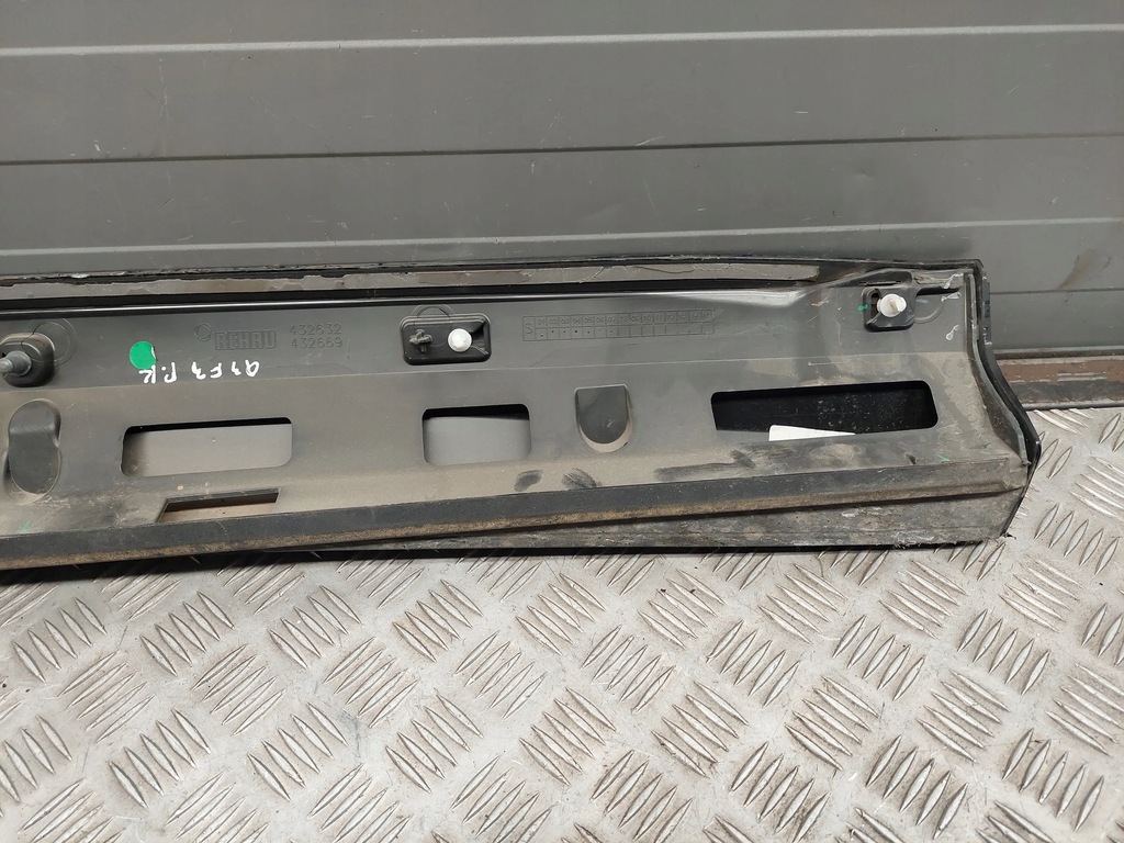 фото №6, Audi q3 f3 83a853959a перед сторона левая накладки