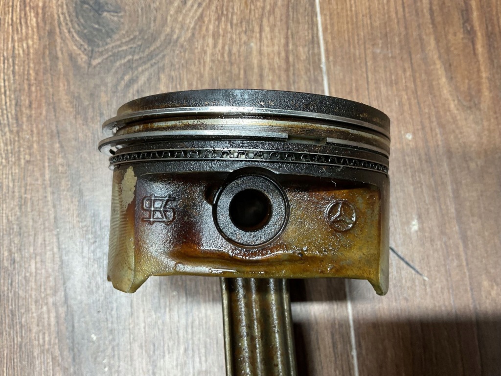Поршень mercedes-benz sl500 r129 a1130300317 a1130303117 a1130300020 Зі Шроту