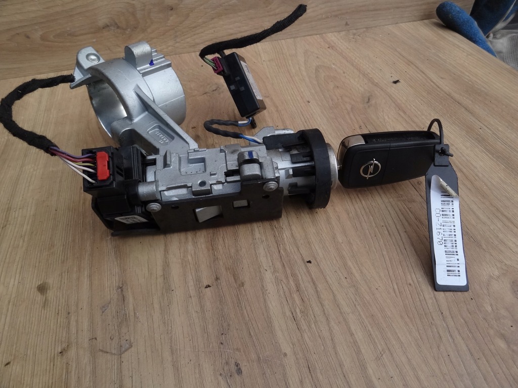 фото №1, Opel corsa e 2016 1,4 замок зажигания ключ оригинал