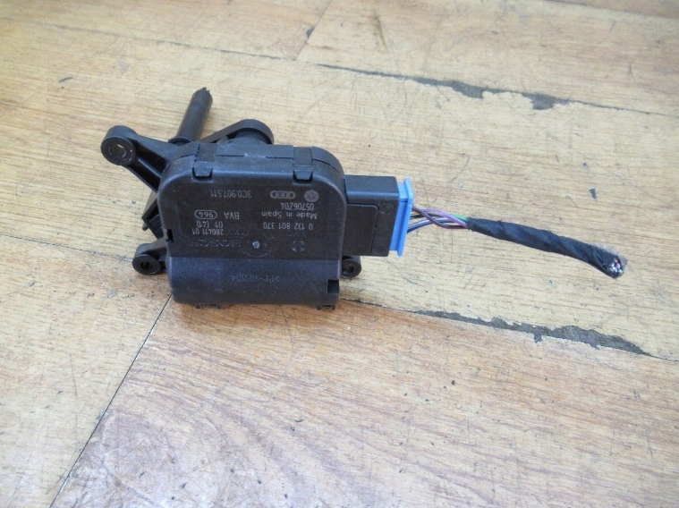 фото №7, Туннель шланг + моторчик отопителя vw passat b6 2005-2010r 3c0907511